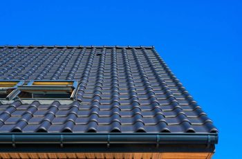 vertical-low-angle-closeup-shot-black-roof-building vertical-low-angle-closeup-shot-black-roof-building